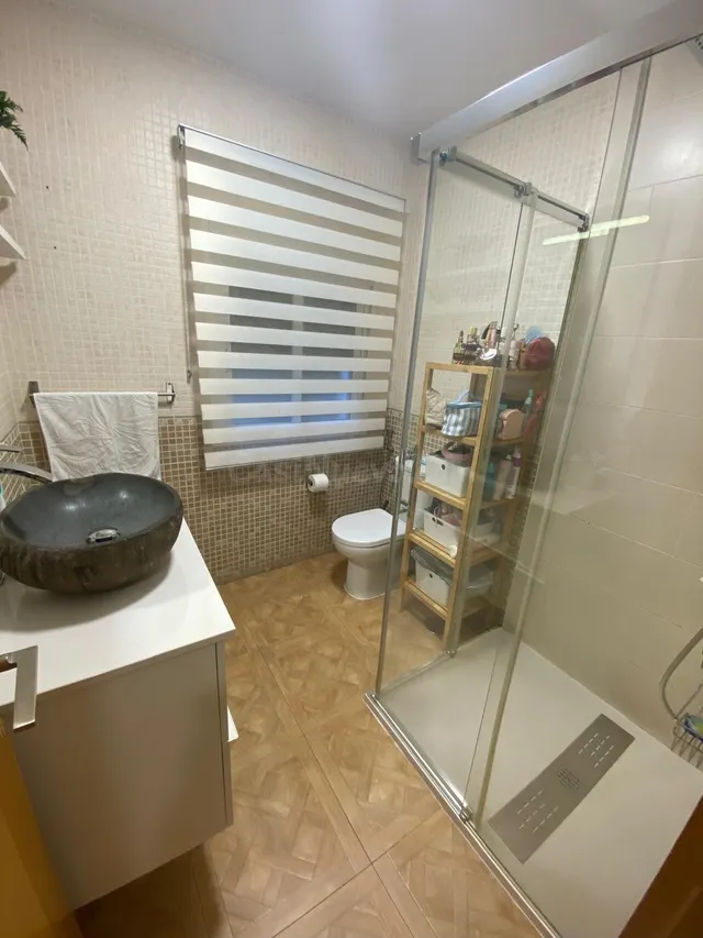 Espectacular vivienda reformada de 130 m2, con dos plazas de aparcamiento y gran patio comunitario en tiro de línea — 3