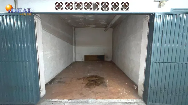 Piso con plaza de garaje cerrada junto a La Inmaculada, frente al río Genil. — 23