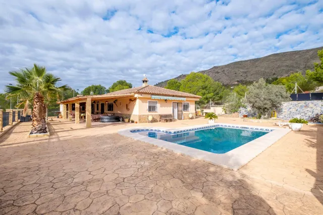 Preciosa finca Chalet con 4 dormitorios y 3.000 m2 de parcela vallada en la Robella — 9