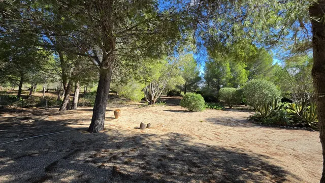 Chalet con piscina, gran parcela y licencia turística — 36
