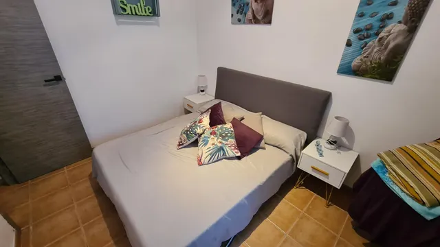 Chalet de 71 m2 con terraza y piscina a muy pocos metros de la playa — 10