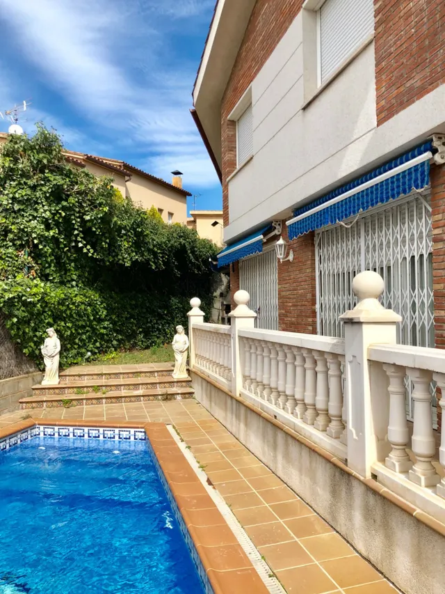 GRAN CASA EN VENTA EN URB. CAN CASAS — 19