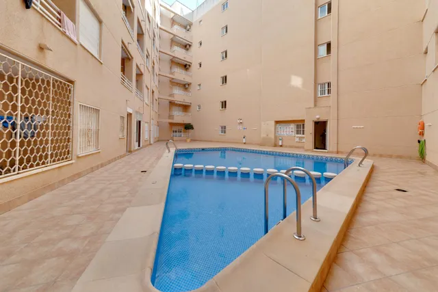Encantador Apartamento de 2 dormitorios y 1 baño con piscina comunitaria — 22