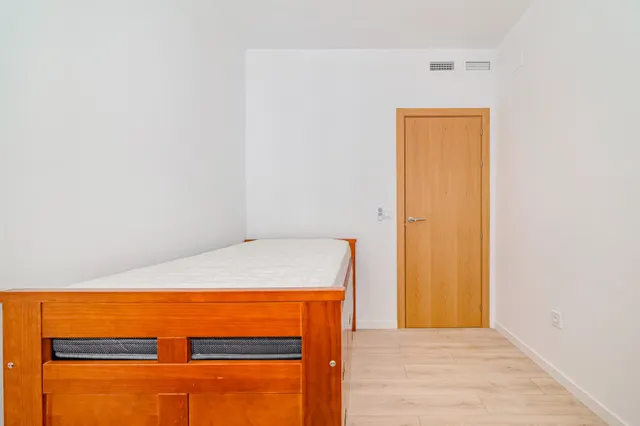 OPORTUNIDAD EN VENTA DE PISO VPO DE 3 DORMITORIOS EN BARRIO ALBAYDA CON PLAZA DE GARAGE Y TRASTERO — 10