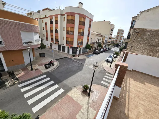 Se vende casa en casco antiguo de Oropesa, detrás del ayuntamiento. Casa con fachada a 3 calles — 30