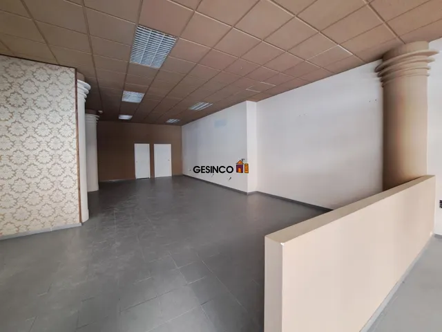LOCAL CÉNTRICO DISPONIBLE EN VENTA O ALQUILER — 4