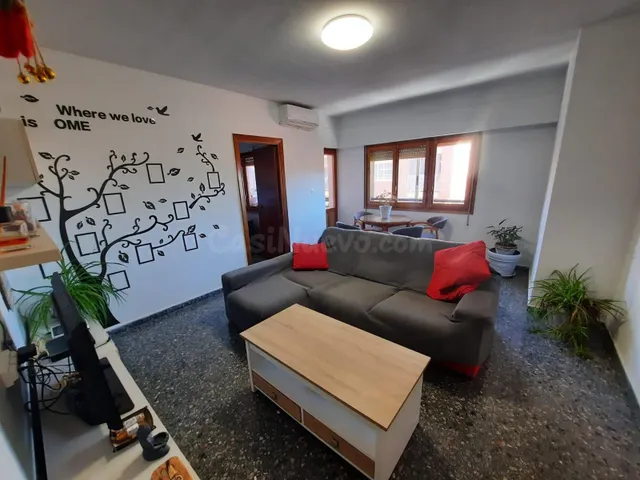VIVIENDA CON GARAJE — 2