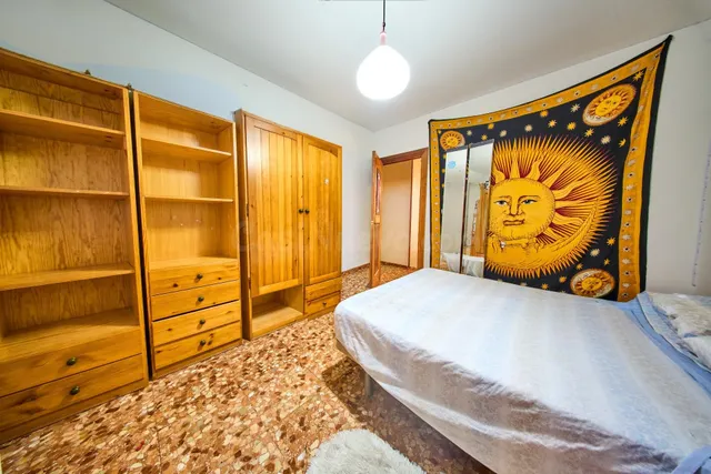 Amplia vivienda de 210 m2 en el centro de Alhendín con gran  - foto 4