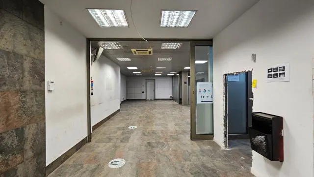 Edifificio neoclasico en el centro de Figueres. — 38
