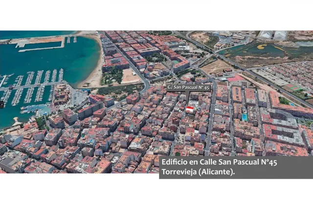 Solar urbano de 129 m2 con gran potencial de inversión en el - foto 2