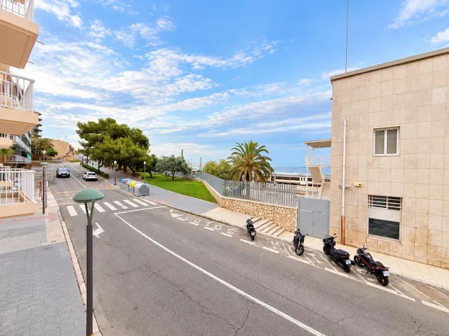Piso de 150 m2 construidos con 5 habitaciones y parking – Tarragona — 25