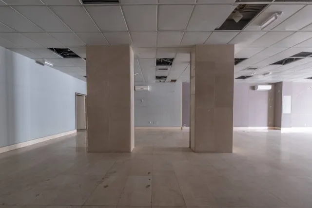 Local comercial de 200 m2 en Rafael Cabrera – Gran visibilidad y salida a dos calles — 8