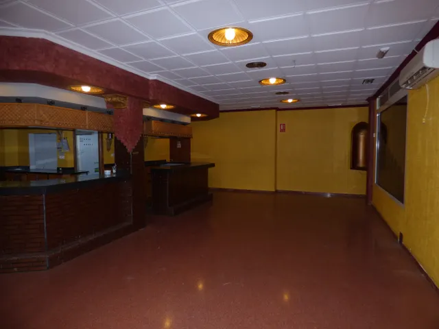Antiguo bar La Campana. 90m2, 2 aseos. Persiana motorizada. Preparado para negocio de hostelería. — 2