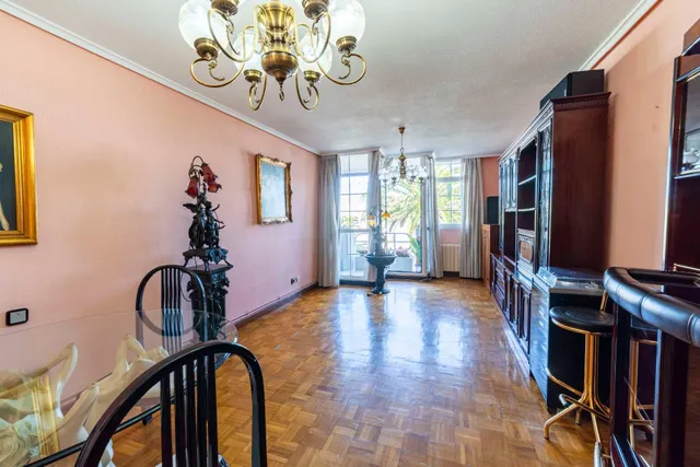 Piso espacioso con terraza y balcón en urbanización privada — 23