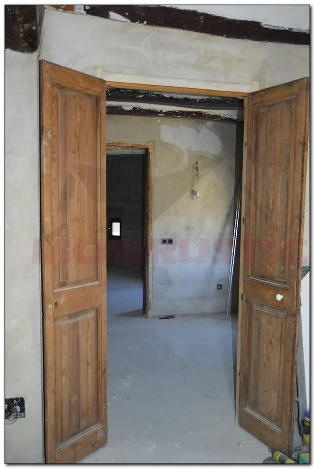 CASA DE PIEDRA ESQUINERA DE 257 M2 PRCTICAMNTE REFORMADA DE PIEDRA, 3 DORMITORIOS SUITES. — 29