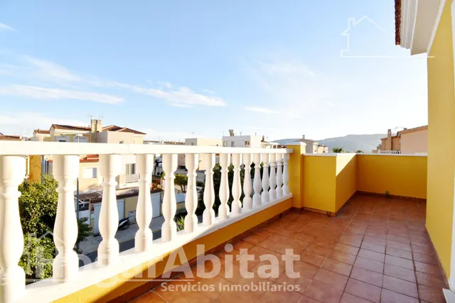 ADOSADO CON 3 TERRAZAS, BALCÓN, PISCINA Y GARAJE — 11