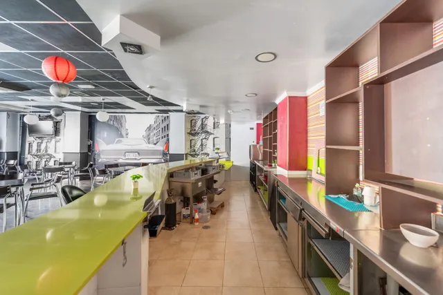 Se Vende Local Comercial Bar-Cafetería Calle Almería 9 — 28