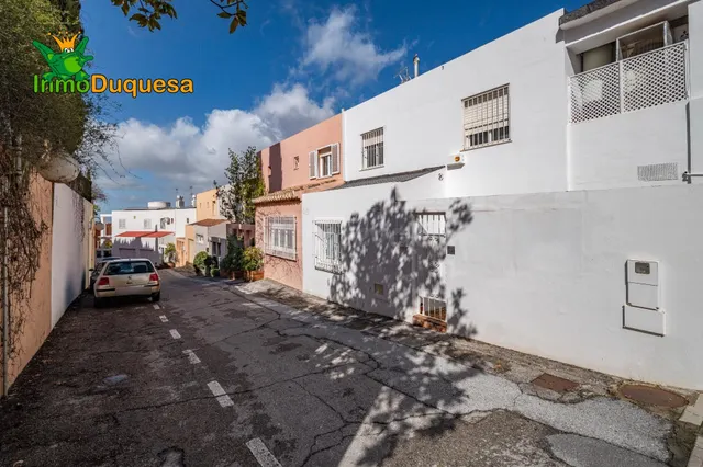 Casa pareada en "Urb. El Serrallo" con 5 dorm. - foto 5