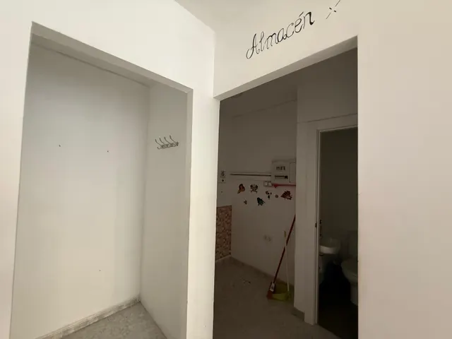 ¡SE ALQUILA LOCAL EN DURCAL CENTRO! — 10