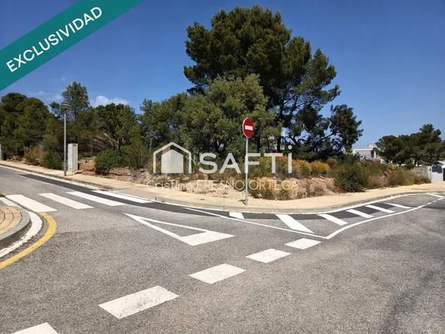 ¡Terreno urbano edificable a un paso del mar en la Costa Dor