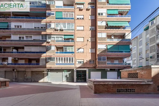 PISO REFORMADO JUNTO AVENIDA CADIZ — 34