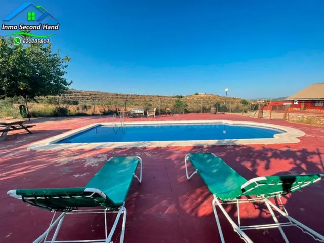 FINCA RÚSTICA CON CHALET, PISCINA Y TERRENO DE 3.350 m2 EN G - foto 2