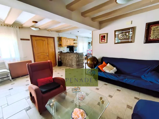 GRAN CASA A 3 MIN DE LA CIUDAD — 9