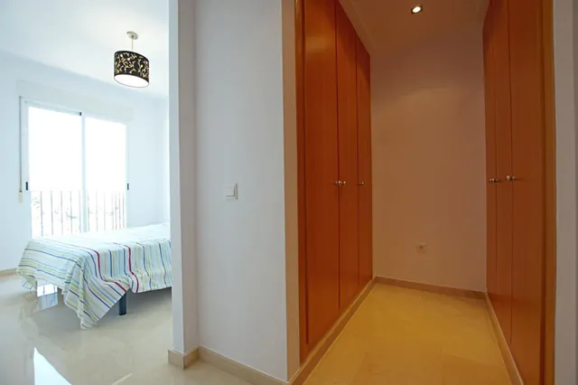 Espacioso apartamento de 3 dormitorios con vistas al mar en Jávea — 7