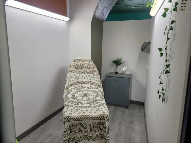 ¡Tu Negocio y Vivienda en el Corazón de Cádiz: 130m2 de Posibilidades Infinitas! — 13