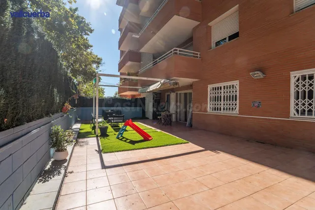 PLANTA BAJA CON GRAN TERRAZA-JARDÍN Y PLAZA DE APARCAMIENTO: - foto 4