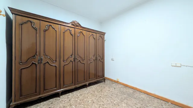 ¡Oportunidad única en la zona de Plaza de Barcelona!. Planta baja con entrada independiente y gran patio pisable. — 17