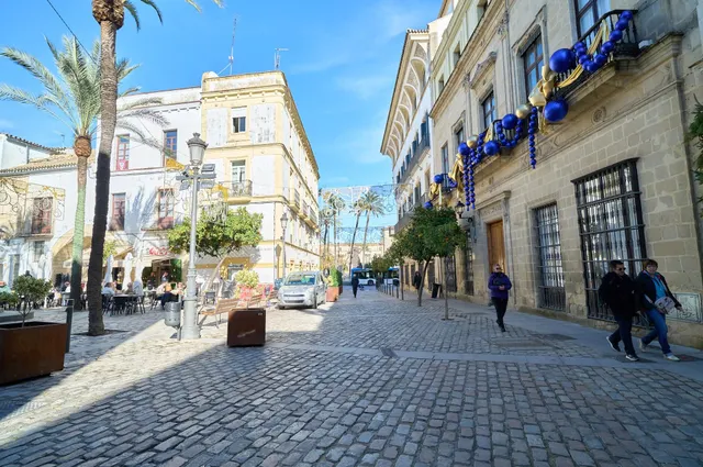 Piso en calle Tornería junto a Hotel María Luisa — 2