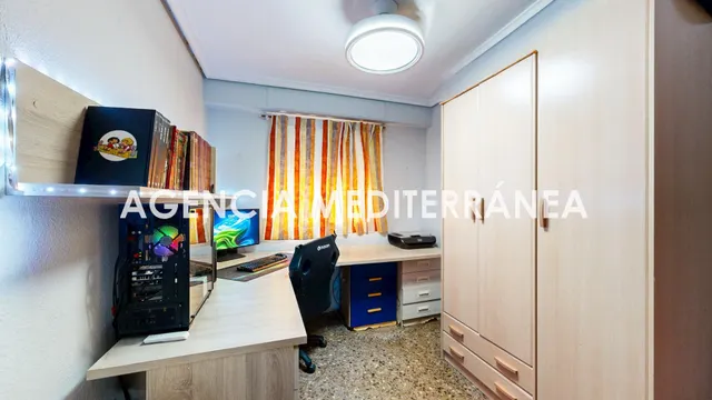 Piso en venta en Torrent, con tres habitaciones y dos baños. — 18