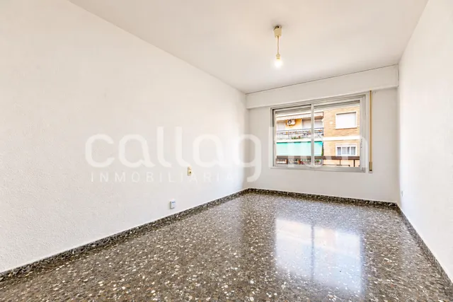 Piso con gran potencial de reforma en ruzafa – 4 habitaciones y 2 balcones — 41