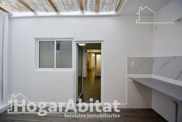 AMPLIA Y BONITA CASA REFORMADA CON 2 TERRAZAS — 46