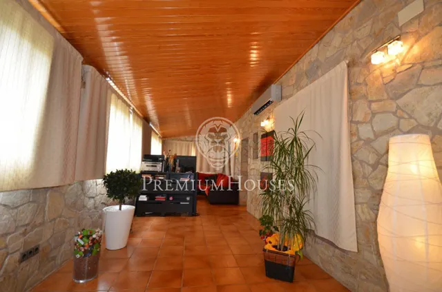 Casa en venta con gran parcela frente al mar en Canet de Mar — 10