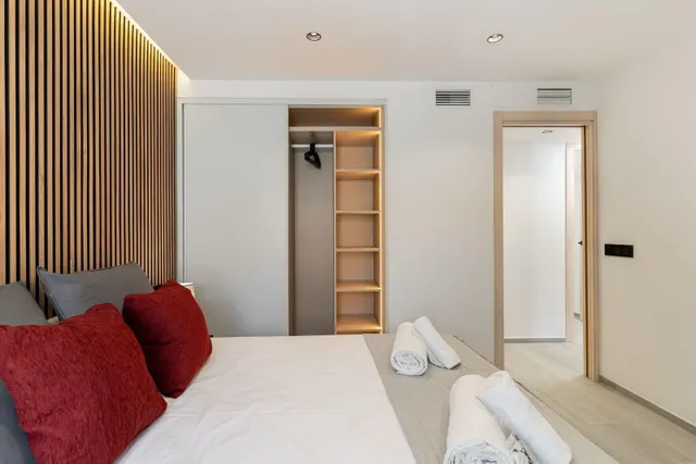 Exclusivo Piso Totalmente Reformado con Terraza en el Centro de Estepona — 22