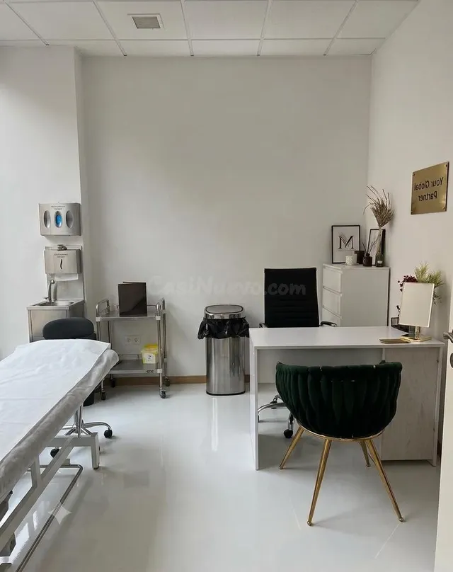Clínica de Fisioterapia y Medicina Estética en traspaso en N - foto 2