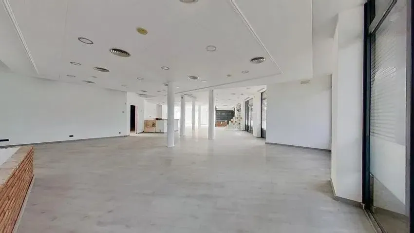 LOCAL EN VENTA EN EL PRAT DE LLOBREGAT (Barcelona).