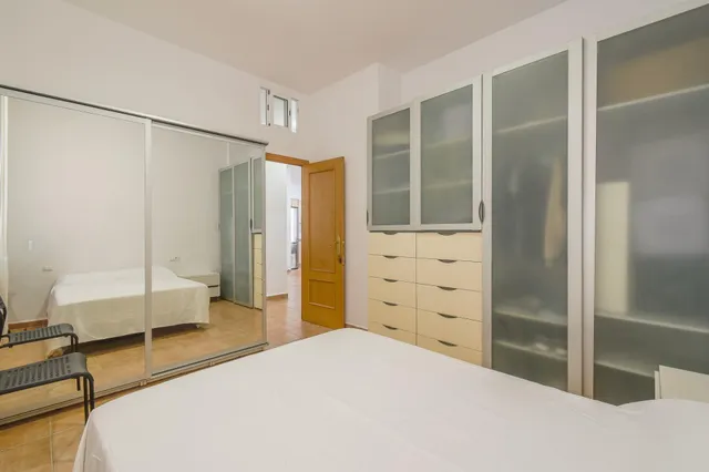 BAJO CON DISTRIBUCIÓN DE VIVIENDA Y PATIO EN GRAU DE VALENCIA — 31