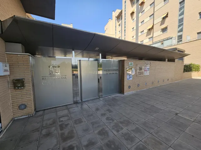 PISO DE 121 m2 CON DOS GRANDES TERRAZAS, PISCINA, GARAJE Y TRASTERO EN AVENIDA DE LA ILUSTRACIÓN — 40