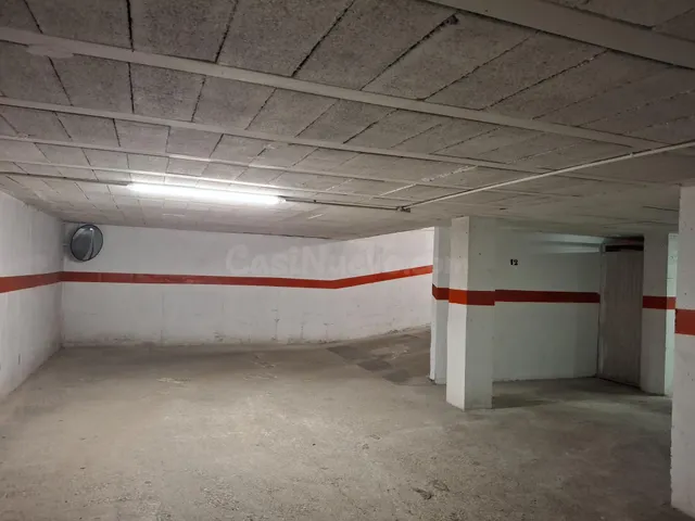 Se alquila garaje en Santa María de Gracia junto Escuela de  - foto 4