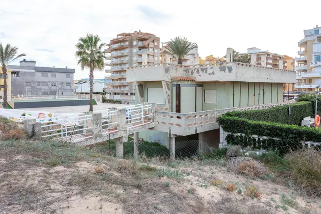 Vive el mar desde casa: parcela exclusiva en primera línea de playa en Xeraco — 10