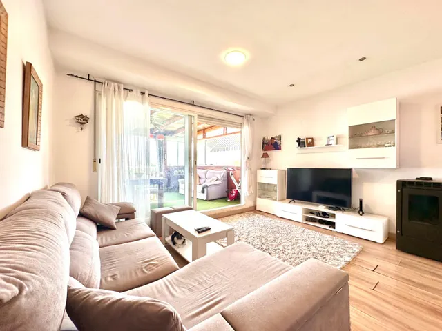 CASA CON MÚLTIPLES POSIBILIDADES EN DÚRCAL — 11