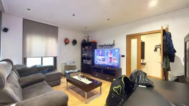 Piso de 3 habitaciones con Garaje y Trastero - ¡Oportunidad en Zona cerca del Centro! — 2