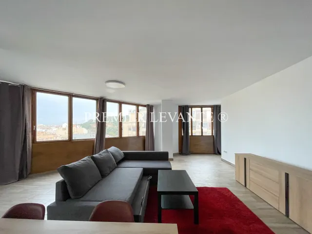 Vivienda en Centro, 4 hab y 2 baños, reformada, con ascensor. — 5