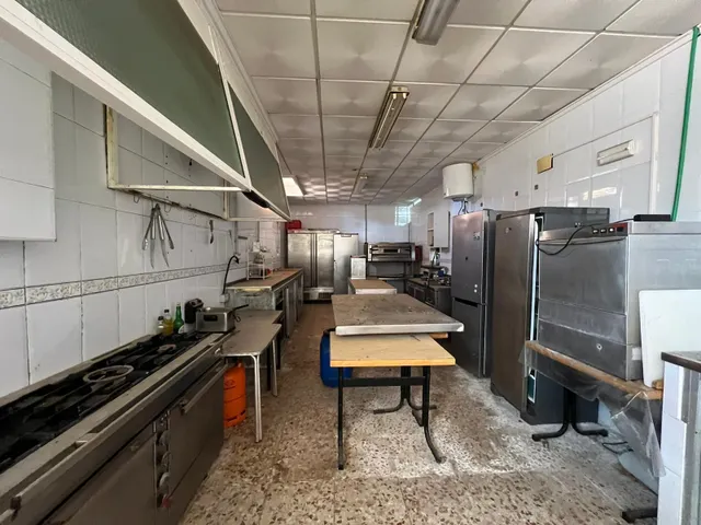 LOCAL COMERCIAL EN CABO ZERVERA. 300 M2. A 100 METROS DEL MAR. — 9