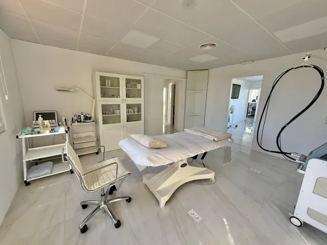 CLINICA recién REFORMADA y 100% EQUIPADA — 17