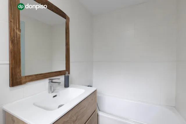 Casa independiente con piscina en La Zubia. — 23