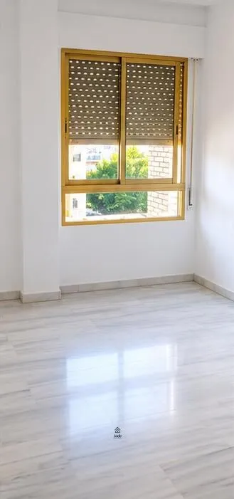 Piso con garaje sin amueblar en Avda. Aeropuerto — 13